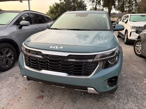 Certified 2025 Kia Seltos EX w/ EX Sunroof Package FWD image 9