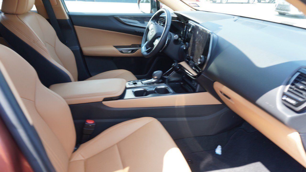 Used 2025 Lexus NX 250 FWD w/ Accessory Package (Z1) image 9