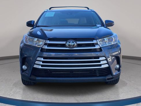 Used 2019 Toyota Highlander XLE AWD/4WD image 3