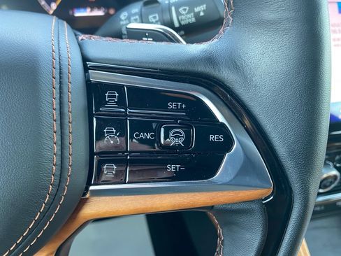 Used 2024 Jeep Grand Cherokee Summit AWD/4WD image 24