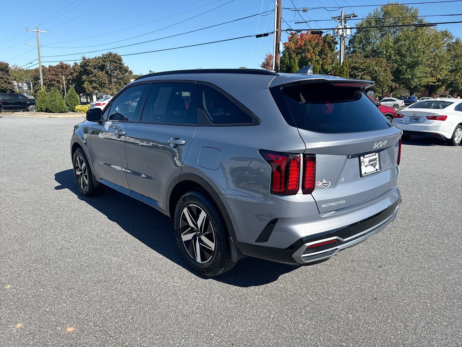 Used 2023 Kia Sorento S w/ Panoramic Sunroof Package FWD image 5