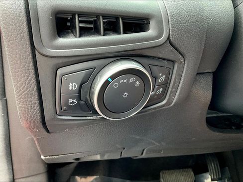 Used 2018 Ford Focus SEL FWD image 39