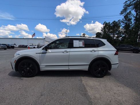 Used 2023 Volkswagen Tiguan SE R-Line FWD image 6