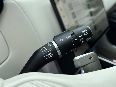 Used 2024 Land Rover Range Rover Long Wheelbase SE AWD/4WD image 18