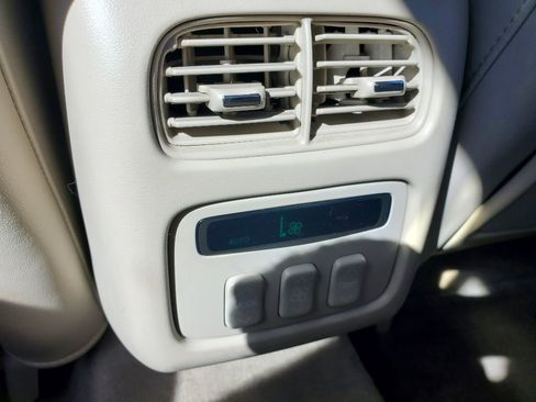 Used 2004 Cadillac De Ville DHS w/ Equipment Group image 28