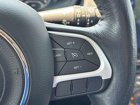 Used 2018 Jeep Renegade Latitude w/ Advanced Technology Group FWD image 29