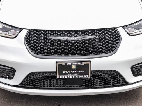New 2026 Chrysler Pacifica Limited w/ S Appearance Package FWD image 9