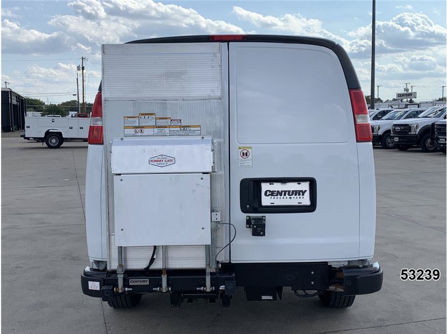 Used 2021 Chevrolet Express 3500 w/ Driver Convenience Package RWD image 9