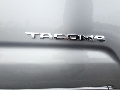 Used 2017 Toyota Tacoma SR5 image 28