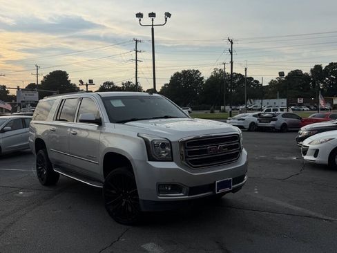 Used 2015 GMC Yukon XL SLE AWD/4WD image 3