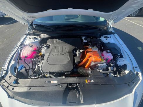 Used 2025 Hyundai Elantra Limited image 33