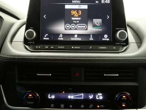 Used 2025 Nissan Rogue SV FWD image 20