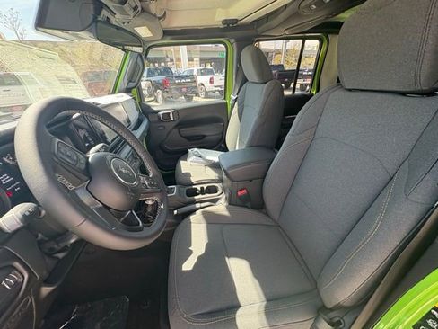 New 2025 Jeep Gladiator Sport image 14