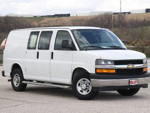 Used 2024 Chevrolet Express 2500 w/ Driver Convenience Package RWD image 2