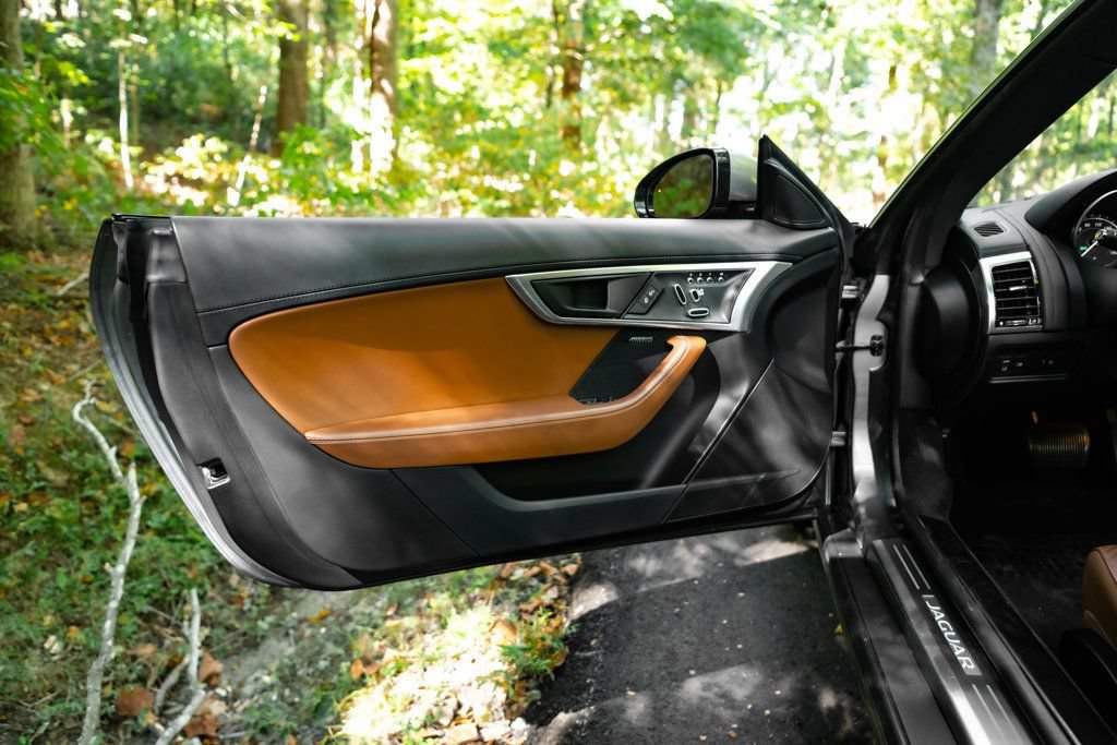 Used 2019 Jaguar F-TYPE Convertible AWD image 36