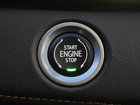 Used 2023 Cadillac Escalade Premium Luxury image 25