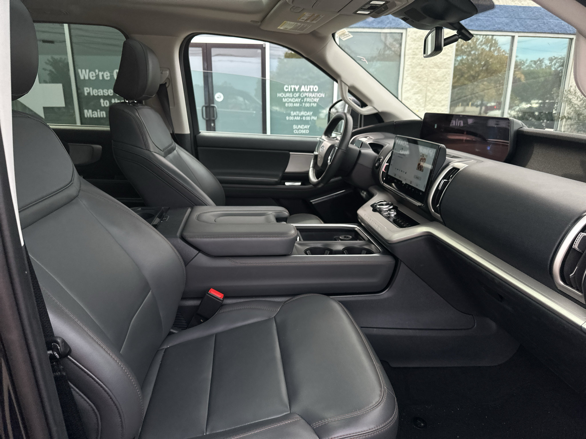 Used 2025 Ford Expedition Active AWD/4WD image 10