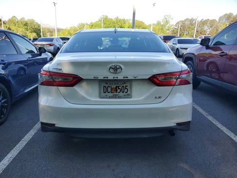 Used 2020 Toyota Camry LE image 9