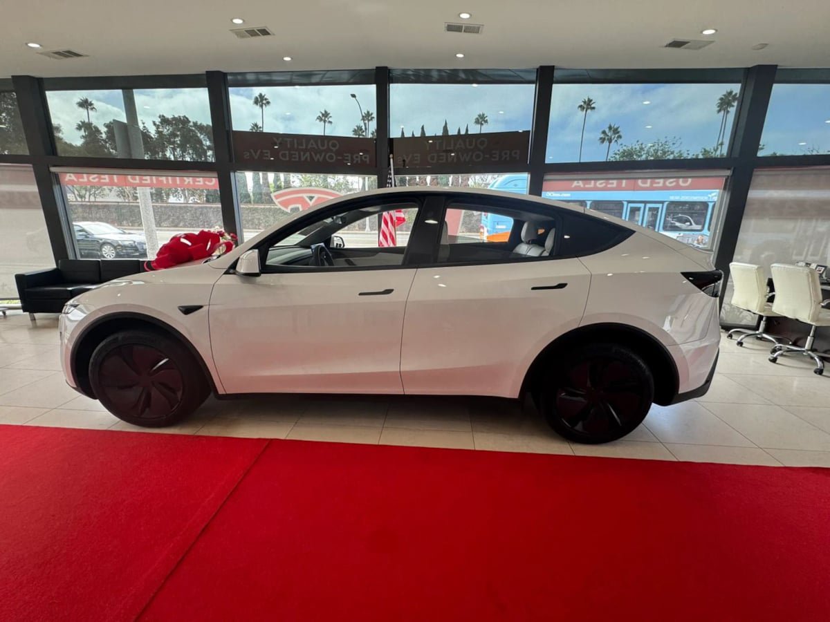 Used 2026 Tesla Model Y 2WD image 8