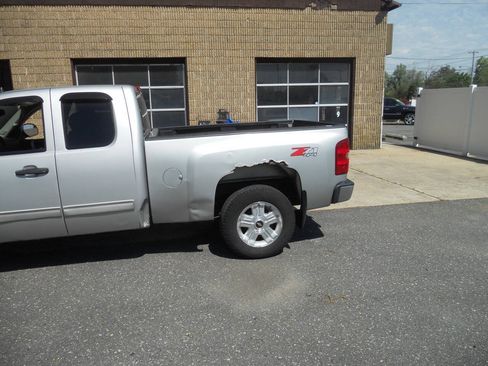 Used 2010 Chevrolet Silverado 1500 LT w/ Power Pack Plus AWD/4WD image 8