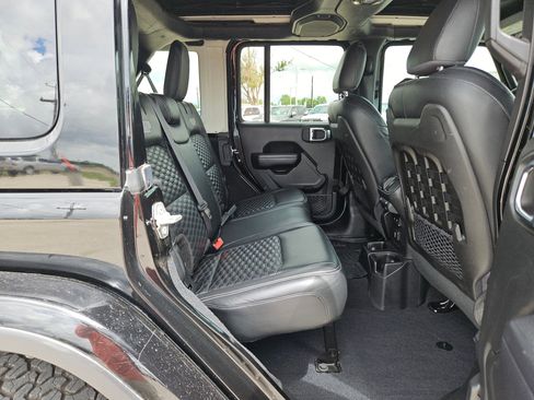 Used 2018 Jeep Wrangler Unlimited Rubicon AWD/4WD image 25