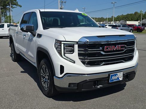 Used 2025 GMC Sierra 1500 SLT AWD/4WD image 7