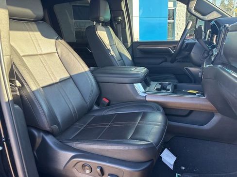 Used 2024 Chevrolet Silverado 3500 High Country w/ High Country Premium Package image 34