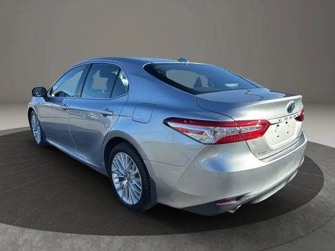 Used 2019 Toyota Camry XLE image 7