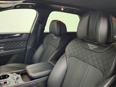 Used 2018 Bentley Bentayga AWD/4WD image 27