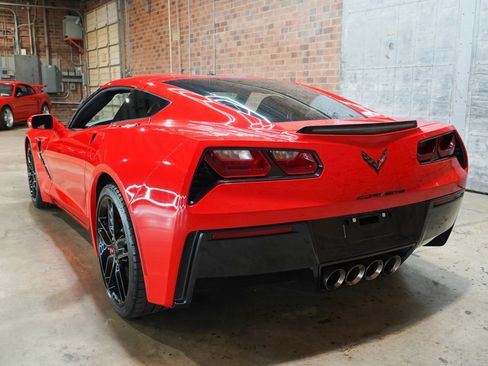 Used 2019 Chevrolet Corvette Stingray Coupe w/ Carbon Flash Badge Package RWD image 10