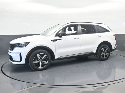 Used 2023 Kia Sorento S image 2
