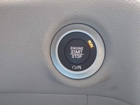 Used 2024 Chrysler Pacifica Touring-L image 22