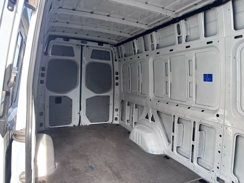 Used 2023 Mercedes-Benz Sprinter 2500 image 31