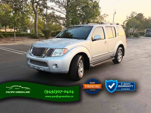 Used 2008 Nissan Pathfinder SE RWD image 1