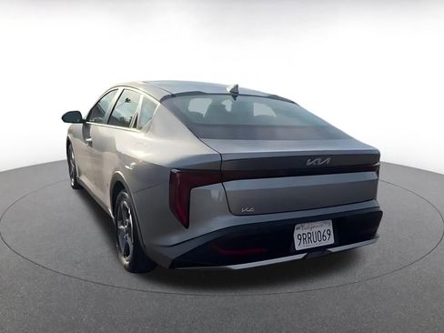 Used 2025 Kia K4 LXS image 11