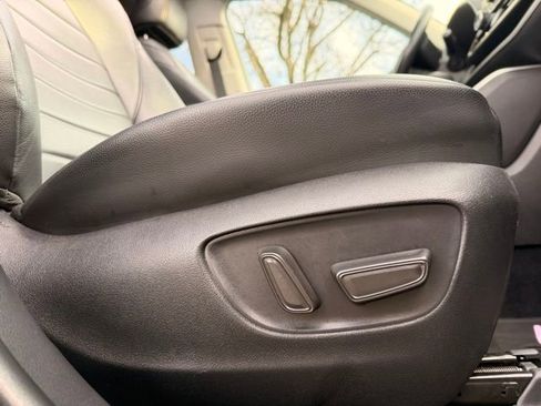 Used 2022 Toyota Highlander XLE image 5