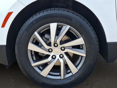 Used 2023 Chevrolet Equinox Premier AWD/4WD image 9