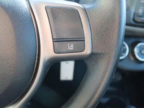 Used 2017 Toyota Yaris L image 38