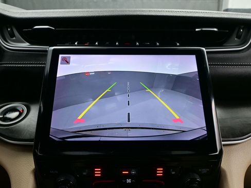 Used 2024 Jeep Grand Cherokee Limited image 20