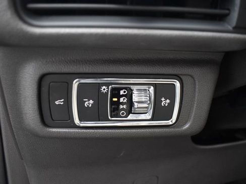 Used 2022 Lincoln Corsair Standard w/ Equipment Group 101A image 15