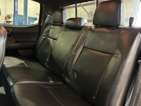Used 2020 Toyota Tacoma SR5 AWD/4WD image 38
