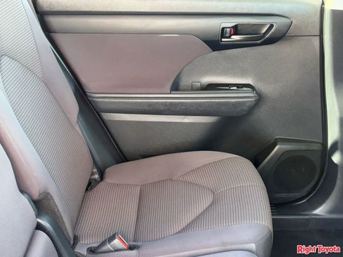 Used 2025 Toyota Highlander LE image 14