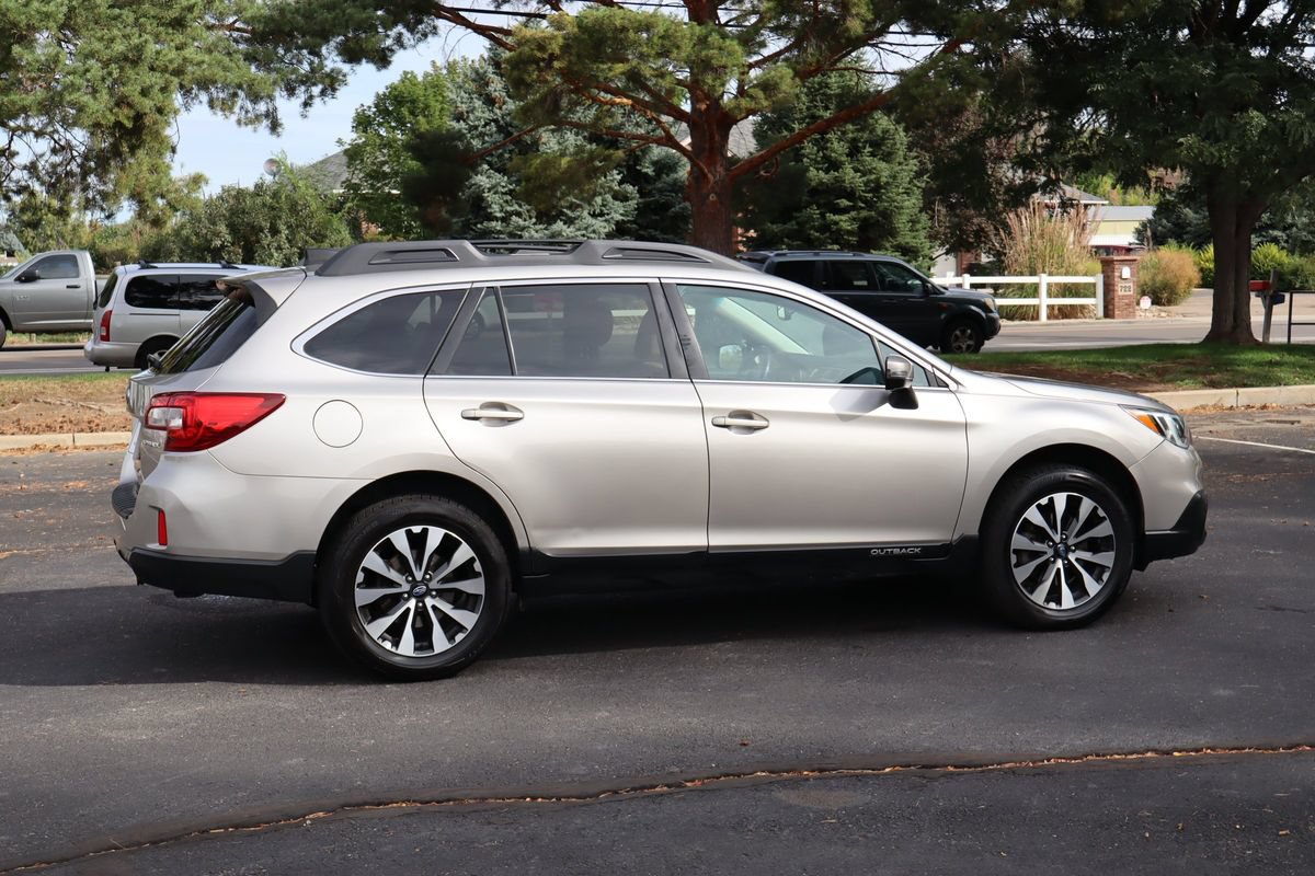 Used 2016 Subaru Outback 2.5i Limited AWD/4WD image 4