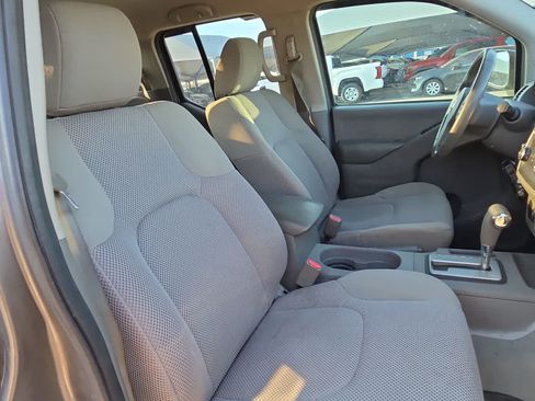 Used 2018 Nissan Frontier SV RWD image 18