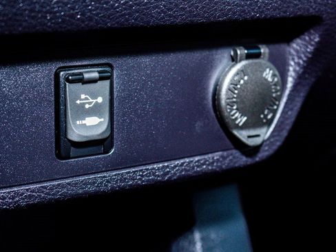 Used 2018 Toyota Tacoma SR image 16