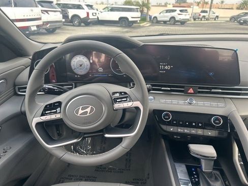 New 2025 Hyundai Elantra SEL image 17