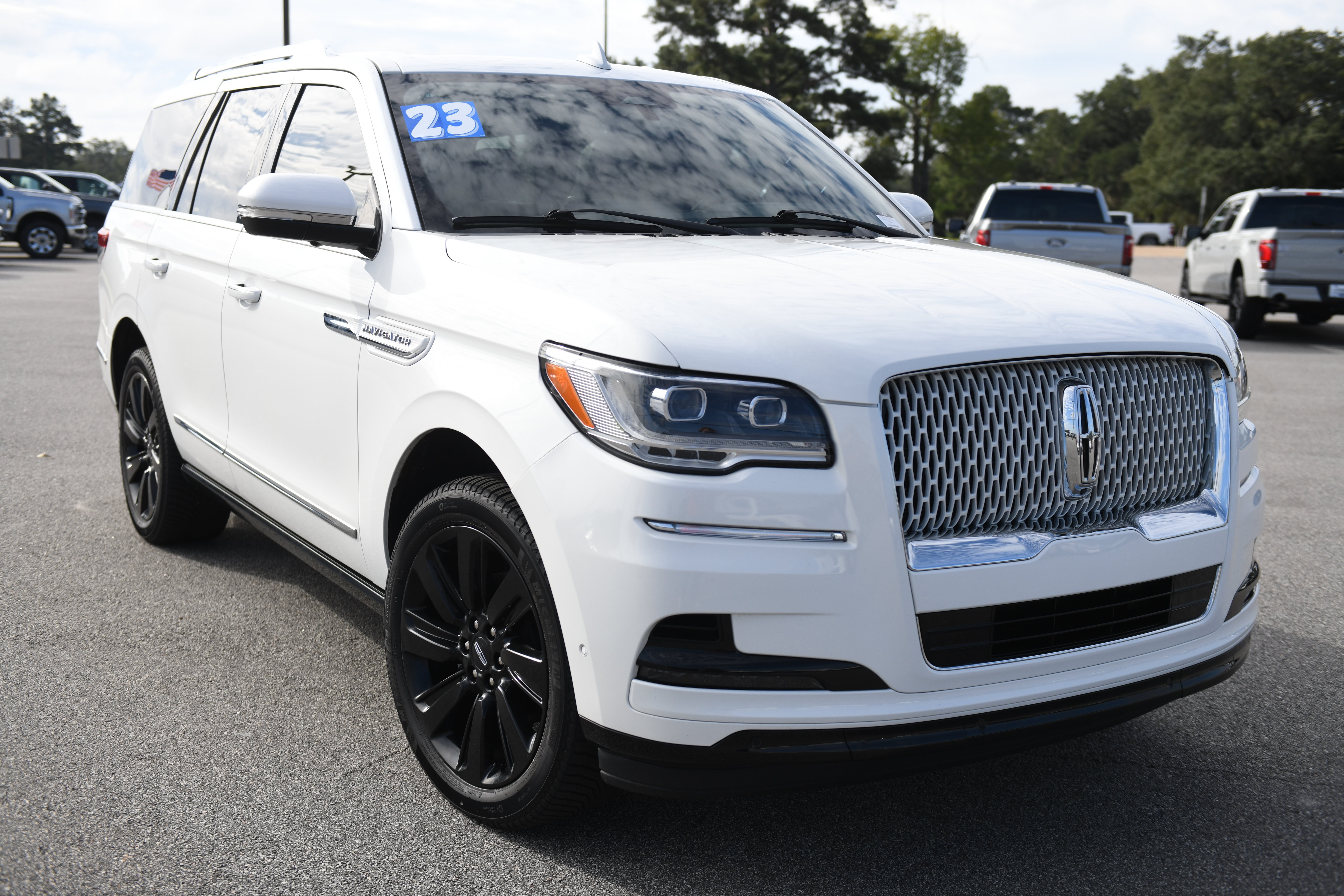 Used 2023 Lincoln Navigator Reserve w/ Monochromatic Package RWD image 4