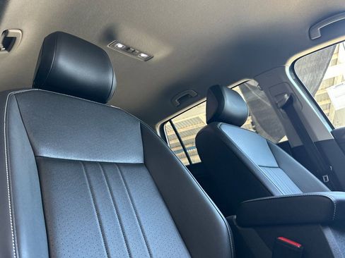 Used 2023 Volkswagen Tiguan SE image 18