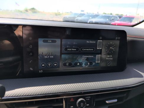 Used 2025 Nissan Kicks SR AWD/4WD image 14