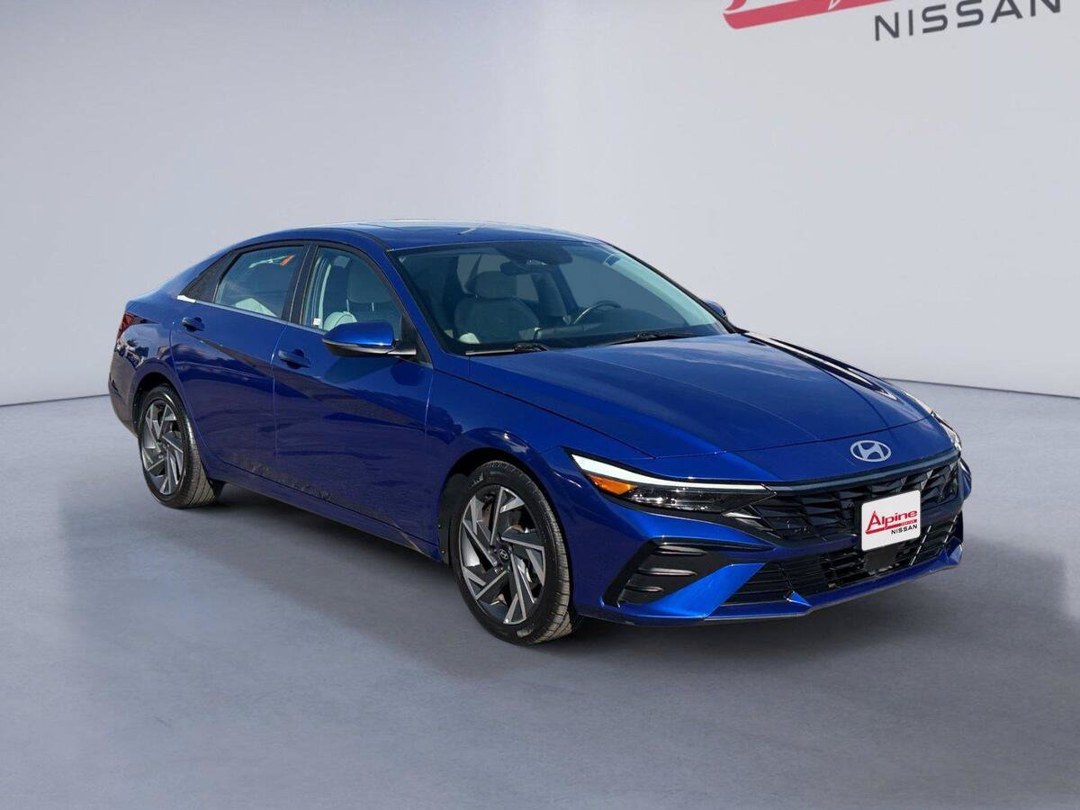 Used 2025 Hyundai Elantra Limited FWD image 7